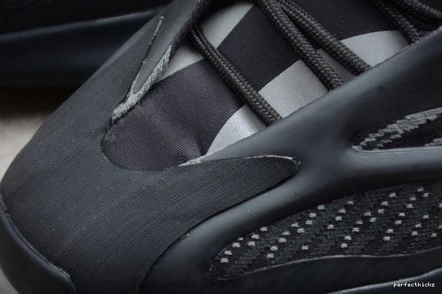 Black H67799 Adidas V3 700 Yeezy Boost 0727